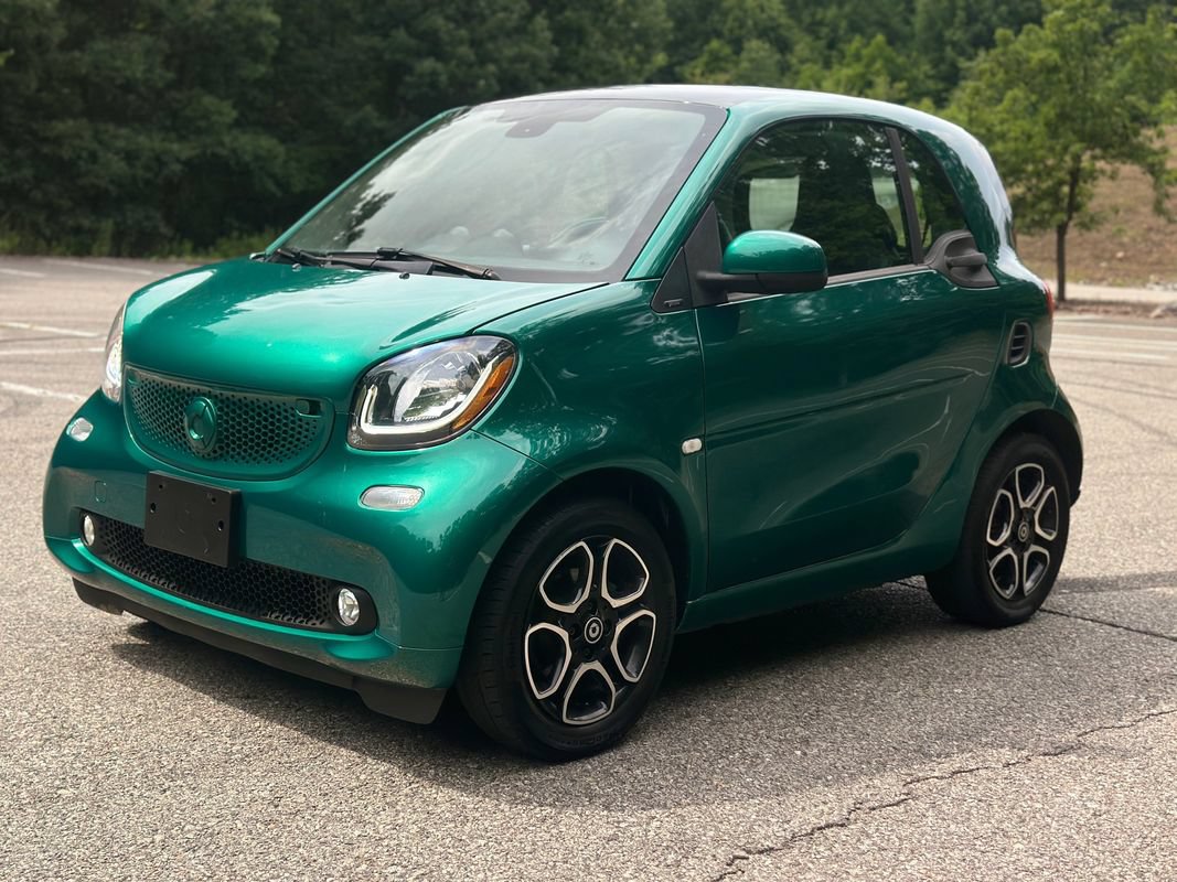 Used 2017 smart fortwo Prime RWD image 3