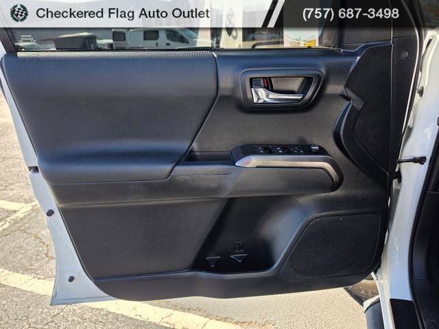 Used 2018 Toyota Tacoma TRD Sport image 19