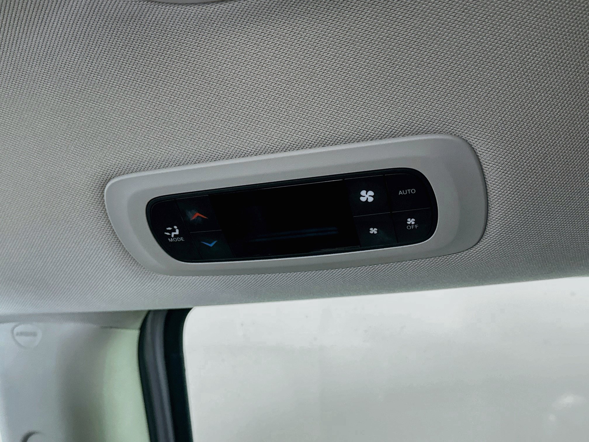 Used 2024 Chrysler Pacifica Touring-L FWD image 28