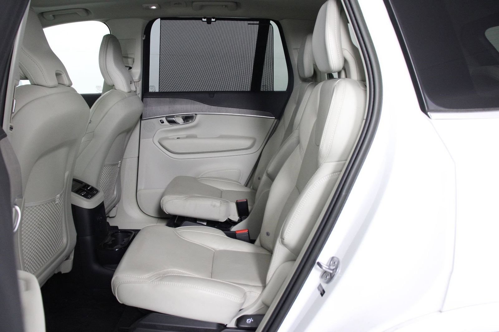 Used 2023 Volvo XC90 T8 Ultimate AWD/4WD image 32