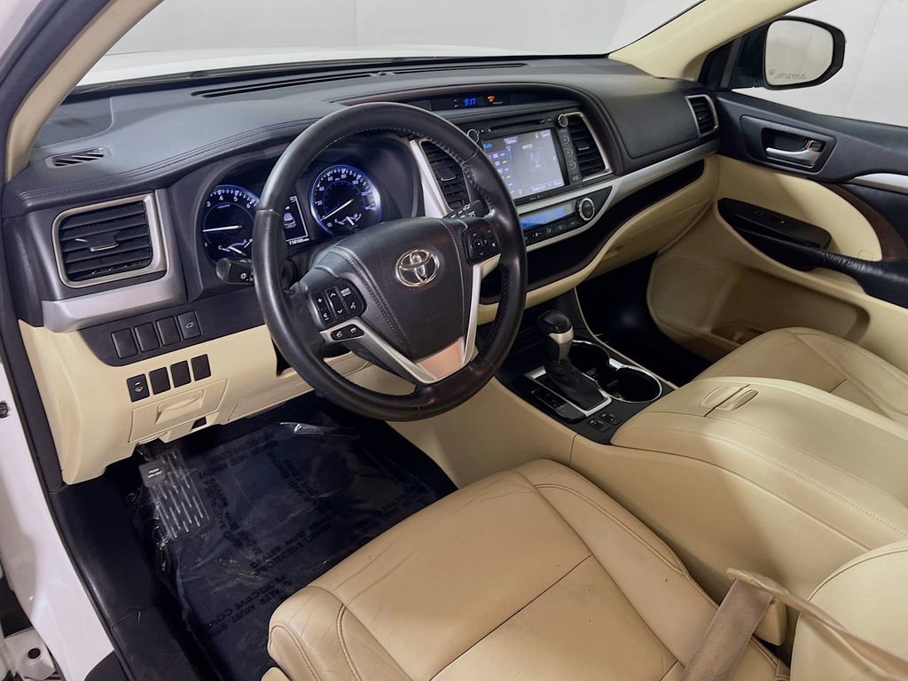 Used 2014 Toyota Highlander XLE image 10