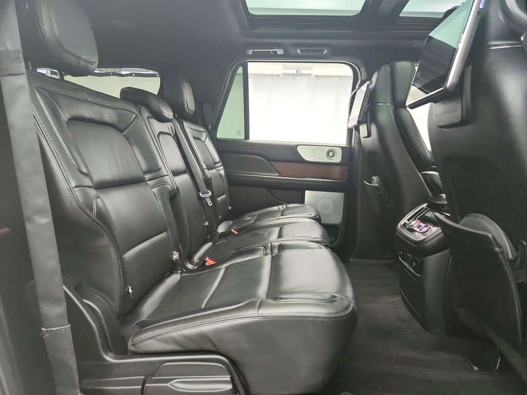 Used 2018 Lincoln Navigator L Reserve w/ Technology Package image 39