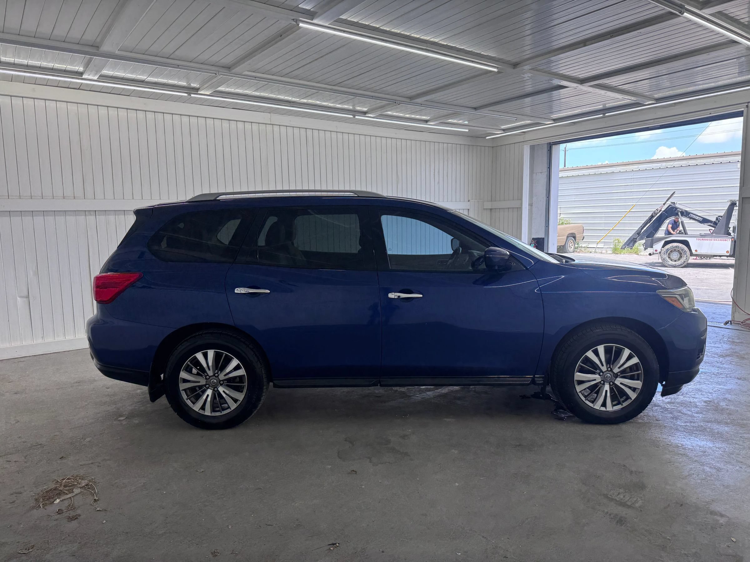 Used 2017 Nissan Pathfinder SL FWD image 4