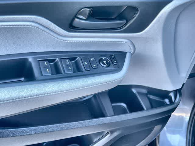 Certified 2019 Honda Odyssey LX image 30