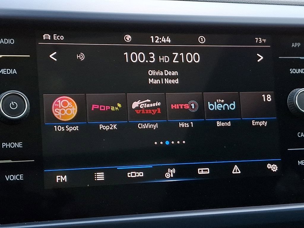 Certified 2023 Volkswagen Taos SE w/ Panoramic Sunroof Package AWD/4WD image 17