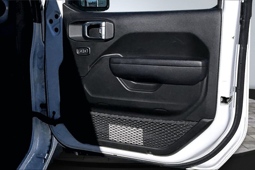 Used 2024 Jeep Wrangler Unlimited image 14