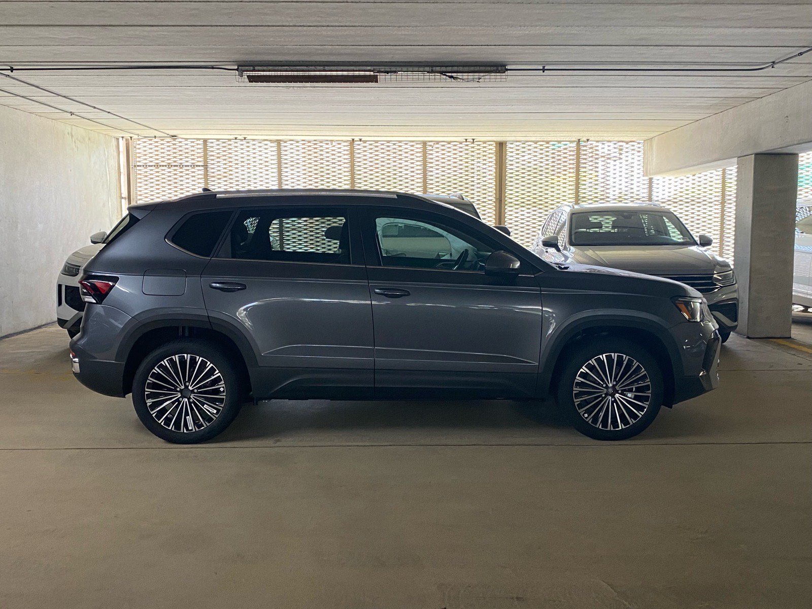 New 2026 Volkswagen Taos SE FWD image 2