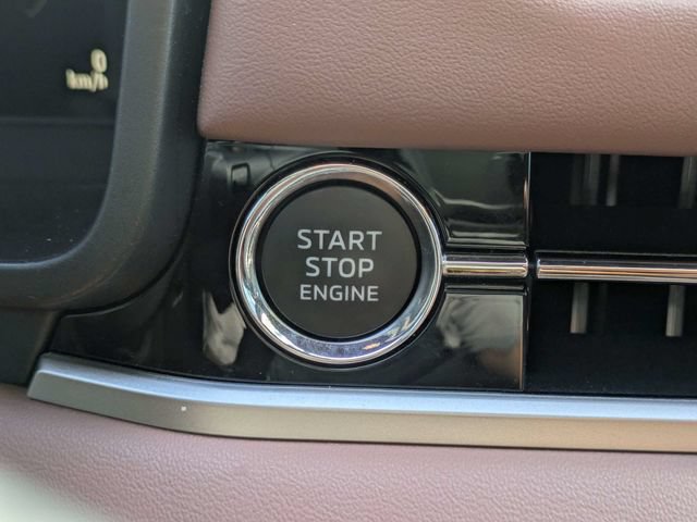 Used 2025 Mitsubishi Outlander SEL FWD image 32