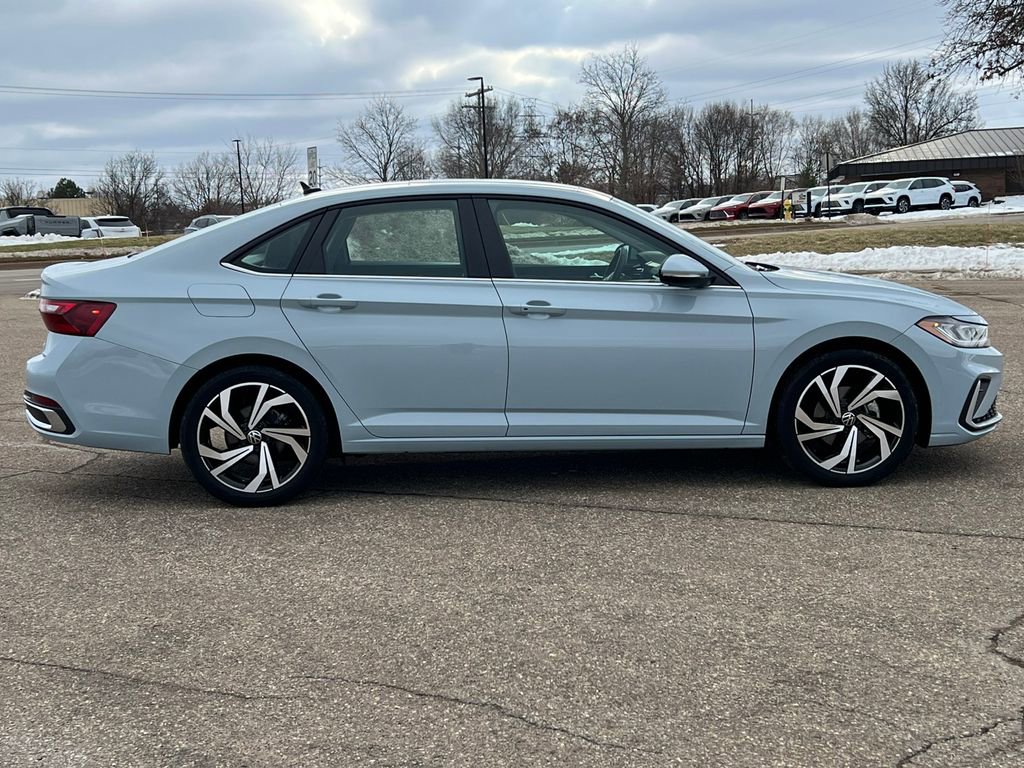 Used 2025 Volkswagen Jetta SEL image 46