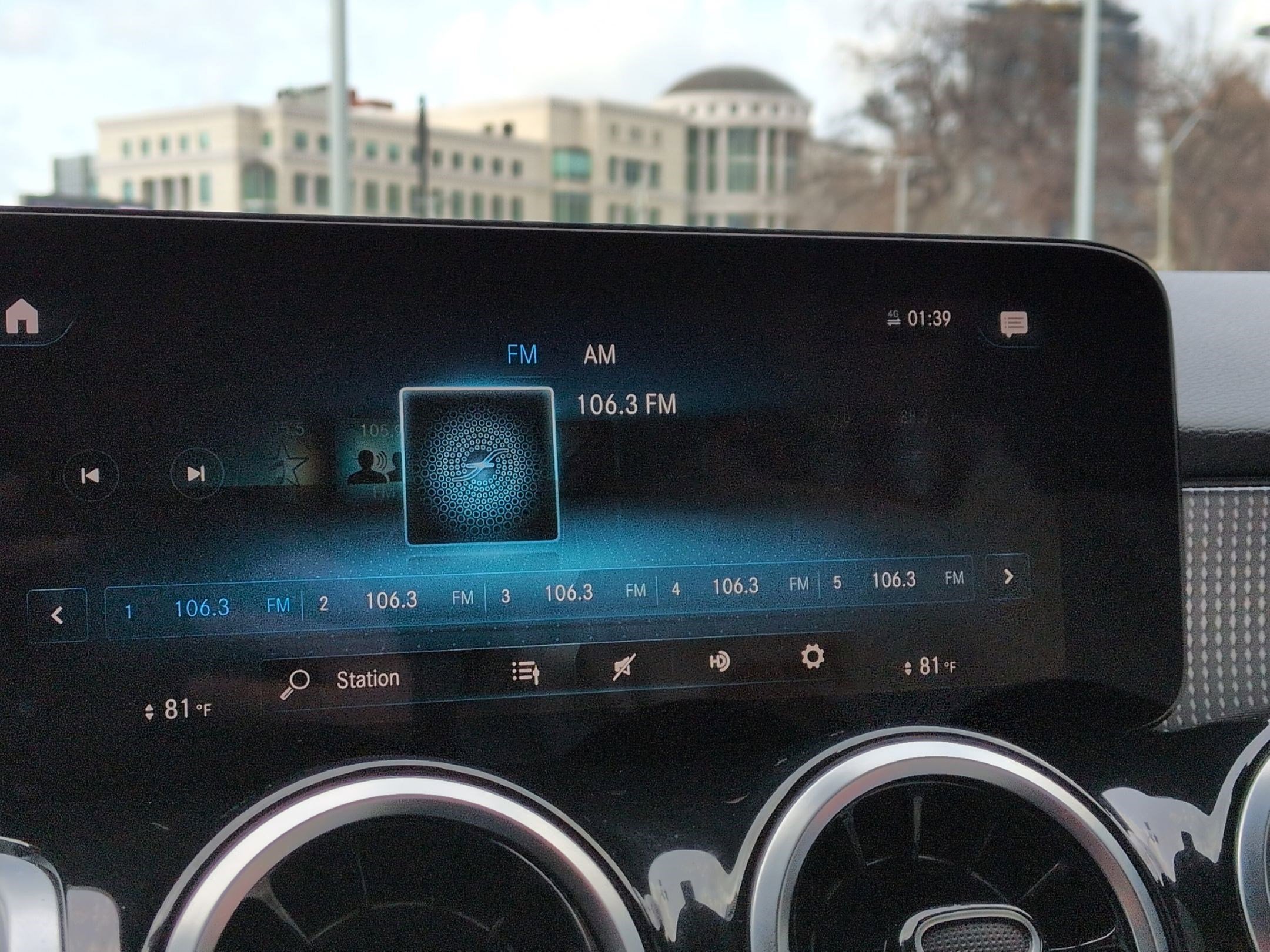 Certified 2023 Mercedes-Benz GLB 250 4MATIC w/ Premium Package image 19