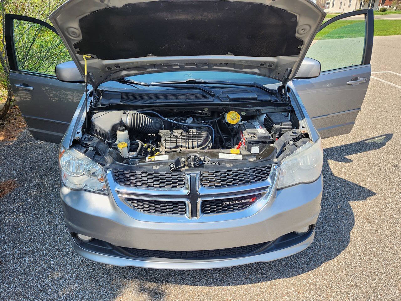 Used 2015 Dodge Grand Caravan SXT image 23