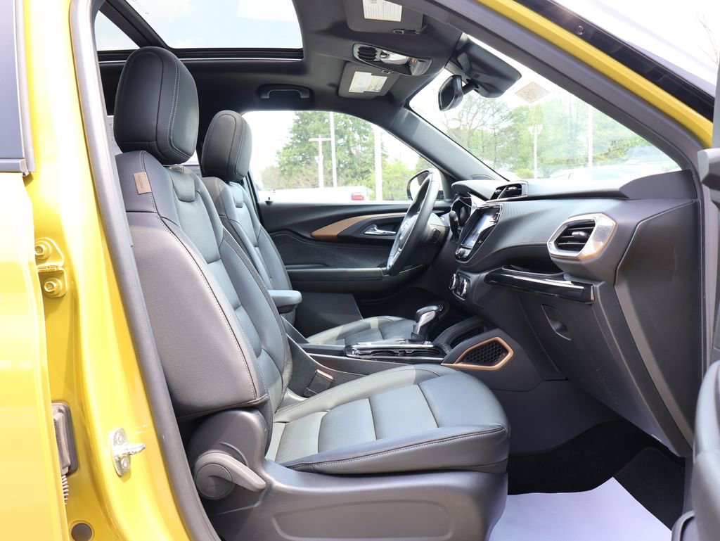 Used 2023 Chevrolet TrailBlazer ACTIV w/ Sun and Liftgate Package FWD image 35
