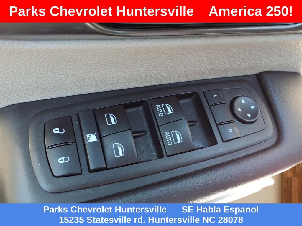 Used 2023 Chrysler Pacifica Touring-L FWD image 20