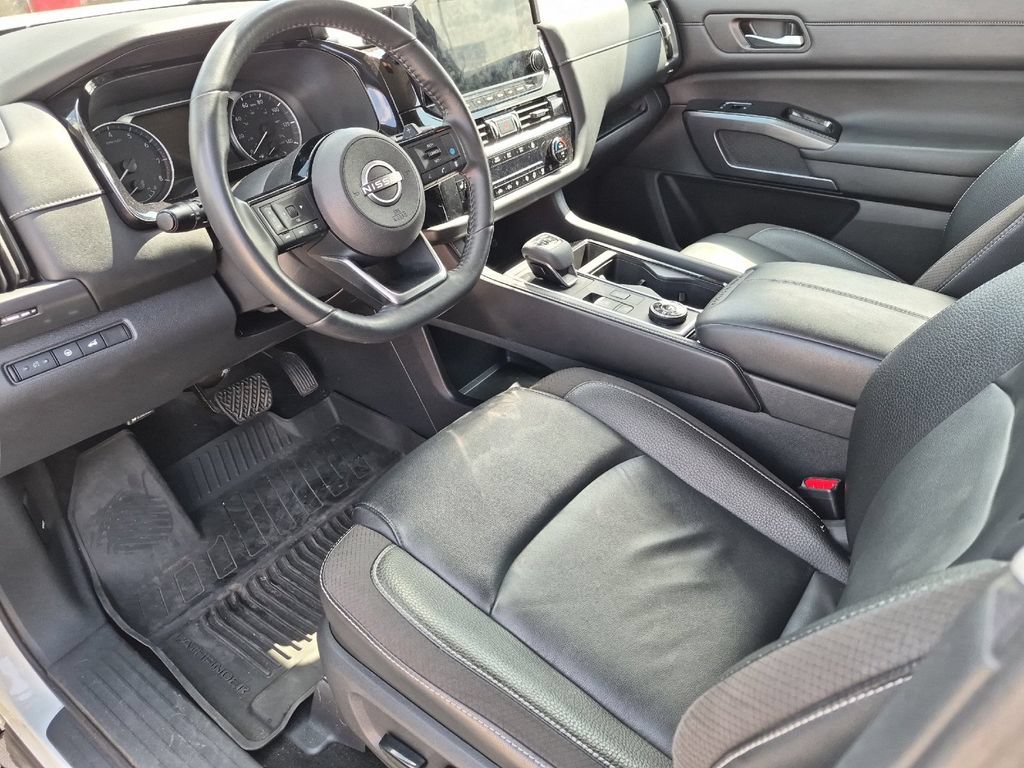 Used 2023 Nissan Pathfinder SL AWD/4WD image 10