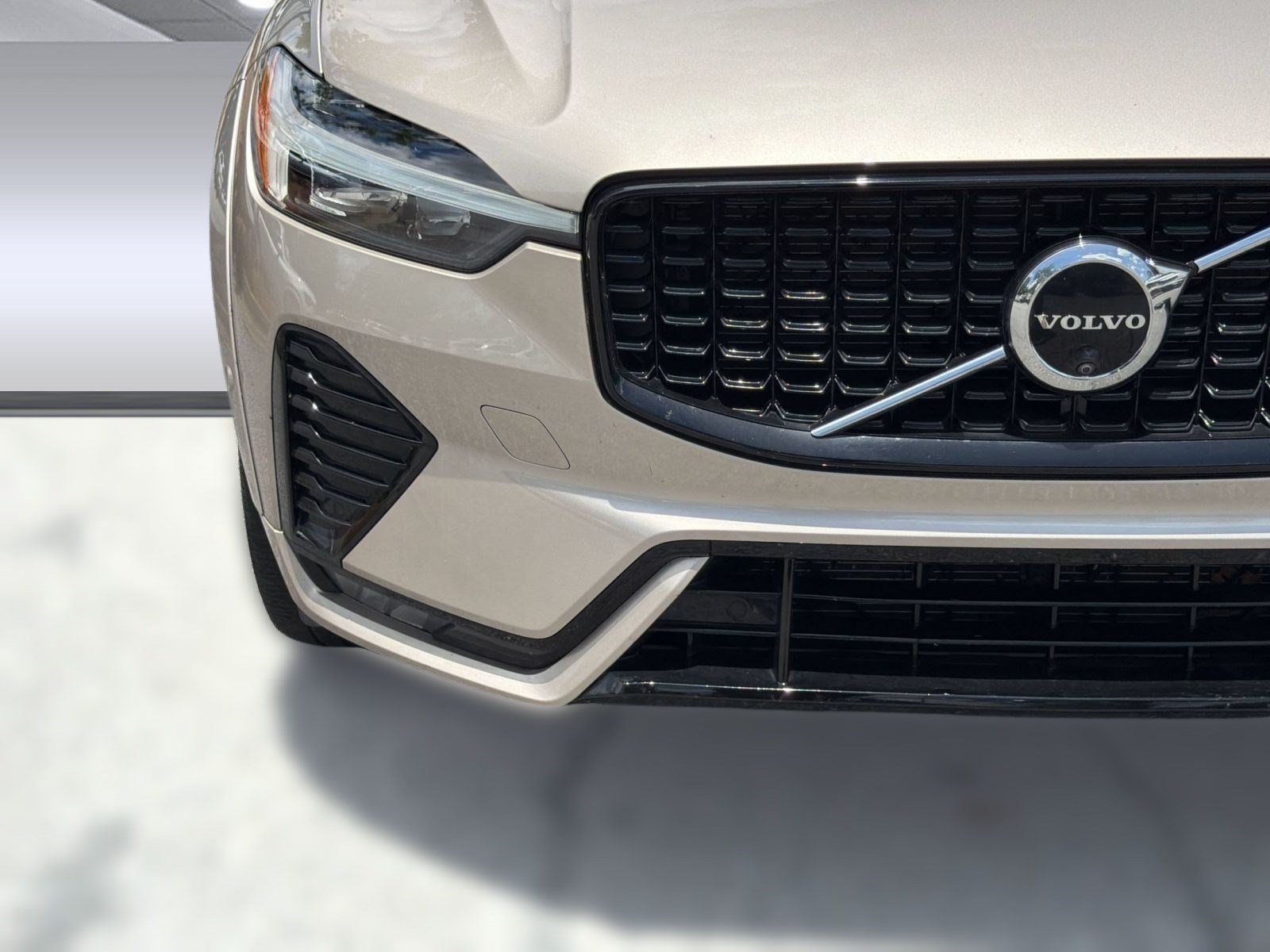 Certified 2024 Volvo XC60 B5 Ultimate AWD/4WD image 11