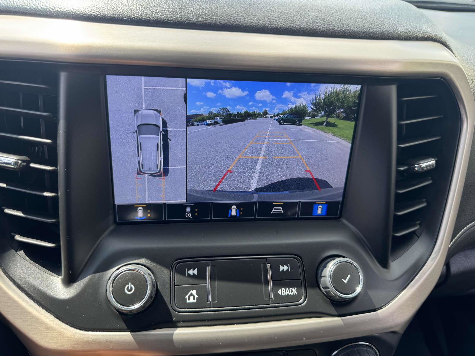 Used 2023 GMC Acadia Denali w/ Denali Technology Package image 24