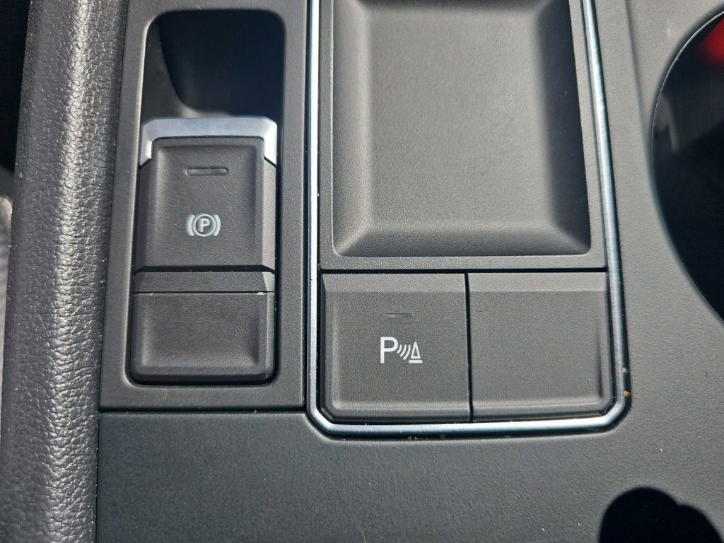 Used 2021 Volkswagen Atlas Cross Sport SE w/ Panoramic Sunroof Package FWD image 23