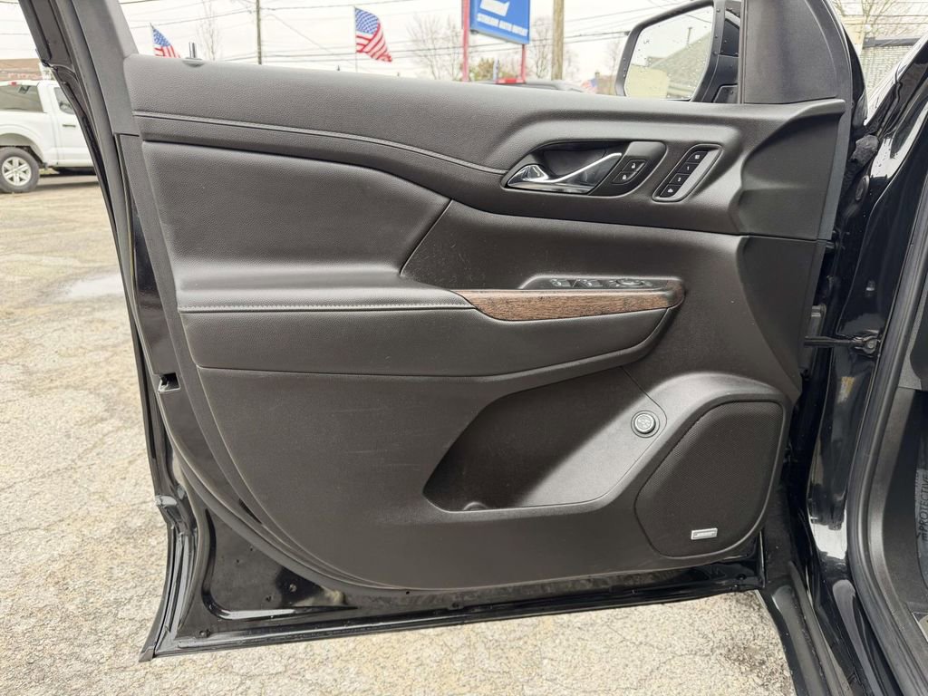 Used 2023 GMC Acadia Denali w/ Black Diamond Edition image 31