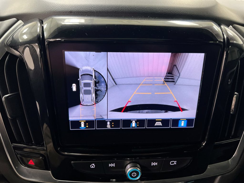 Used 2023 Chevrolet Traverse LT w/ LT Premium Package AWD/4WD image 16