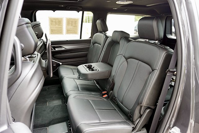 Used 2026 Jeep Grand Wagoneer Limited AWD/4WD image 20