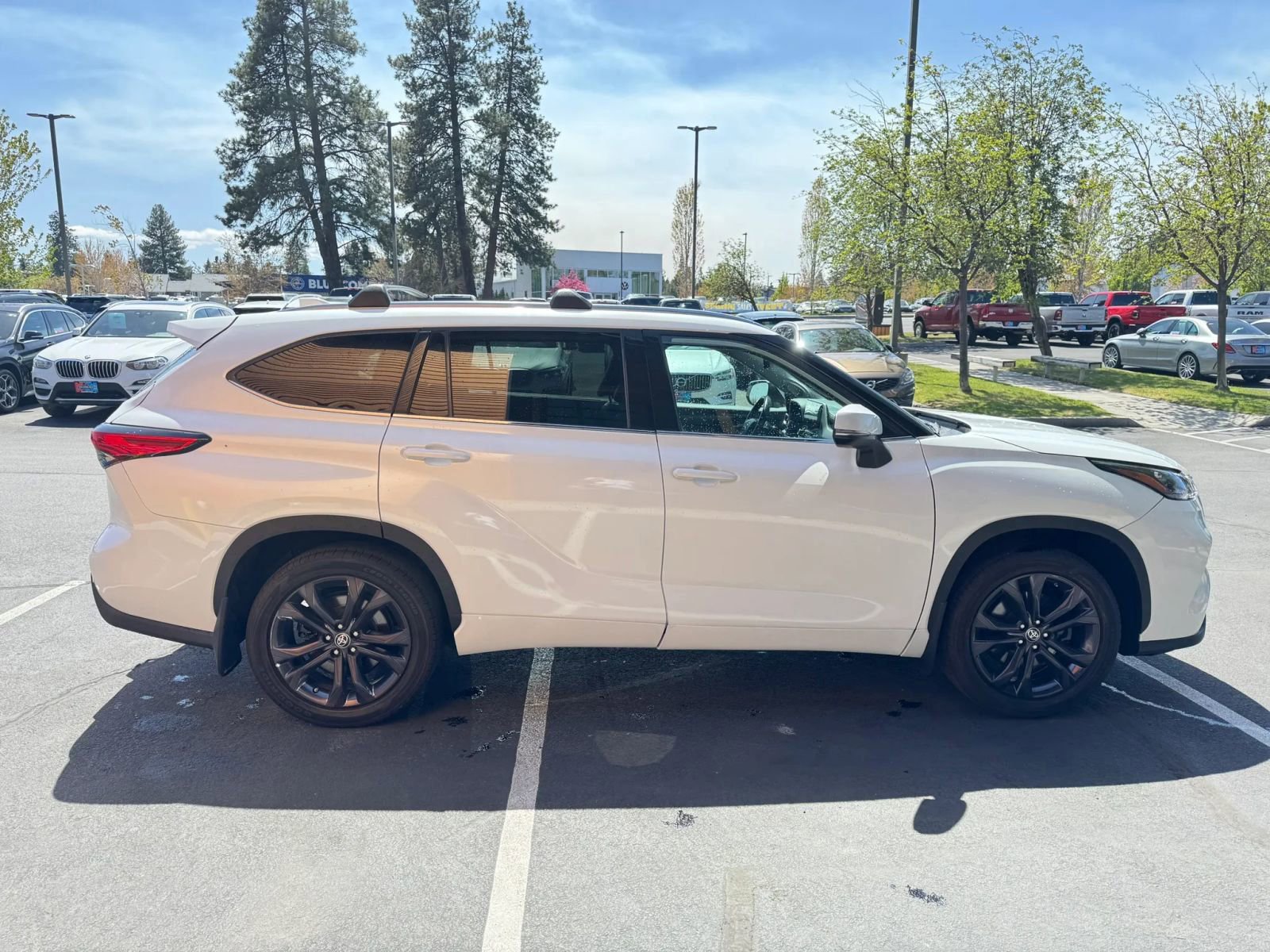 Used 2022 Toyota Highlander Limited AWD/4WD image 6