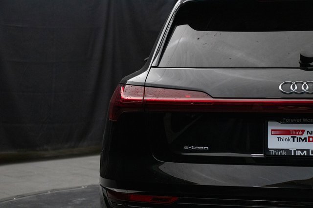 Used 2022 Audi e-tron Premium Plus w/ Premium Plus Package image 12