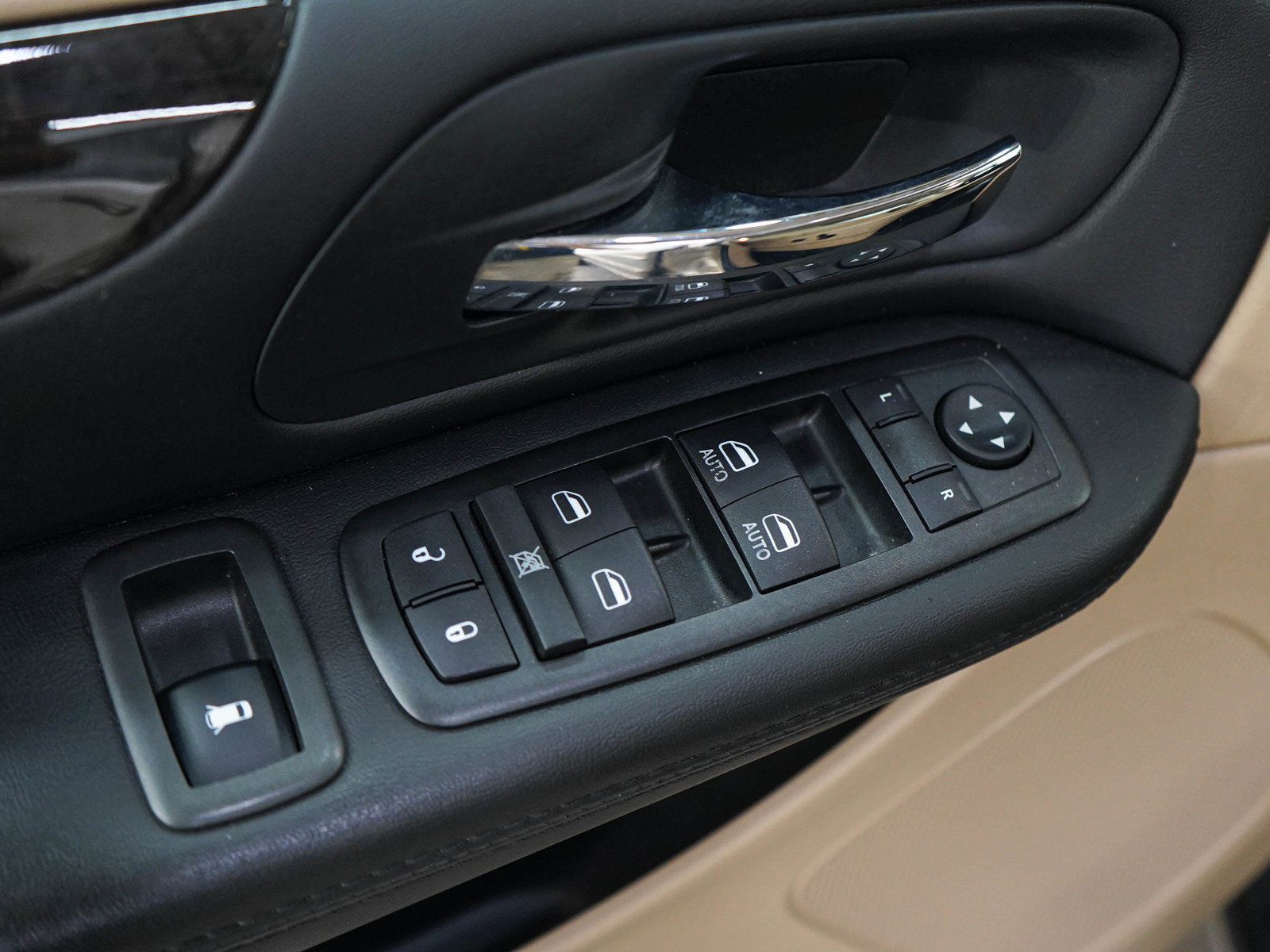 Used 2015 Dodge Grand Caravan SXT FWD image 22