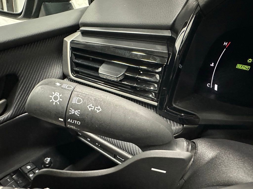 Used 2025 Toyota Camry SE image 21