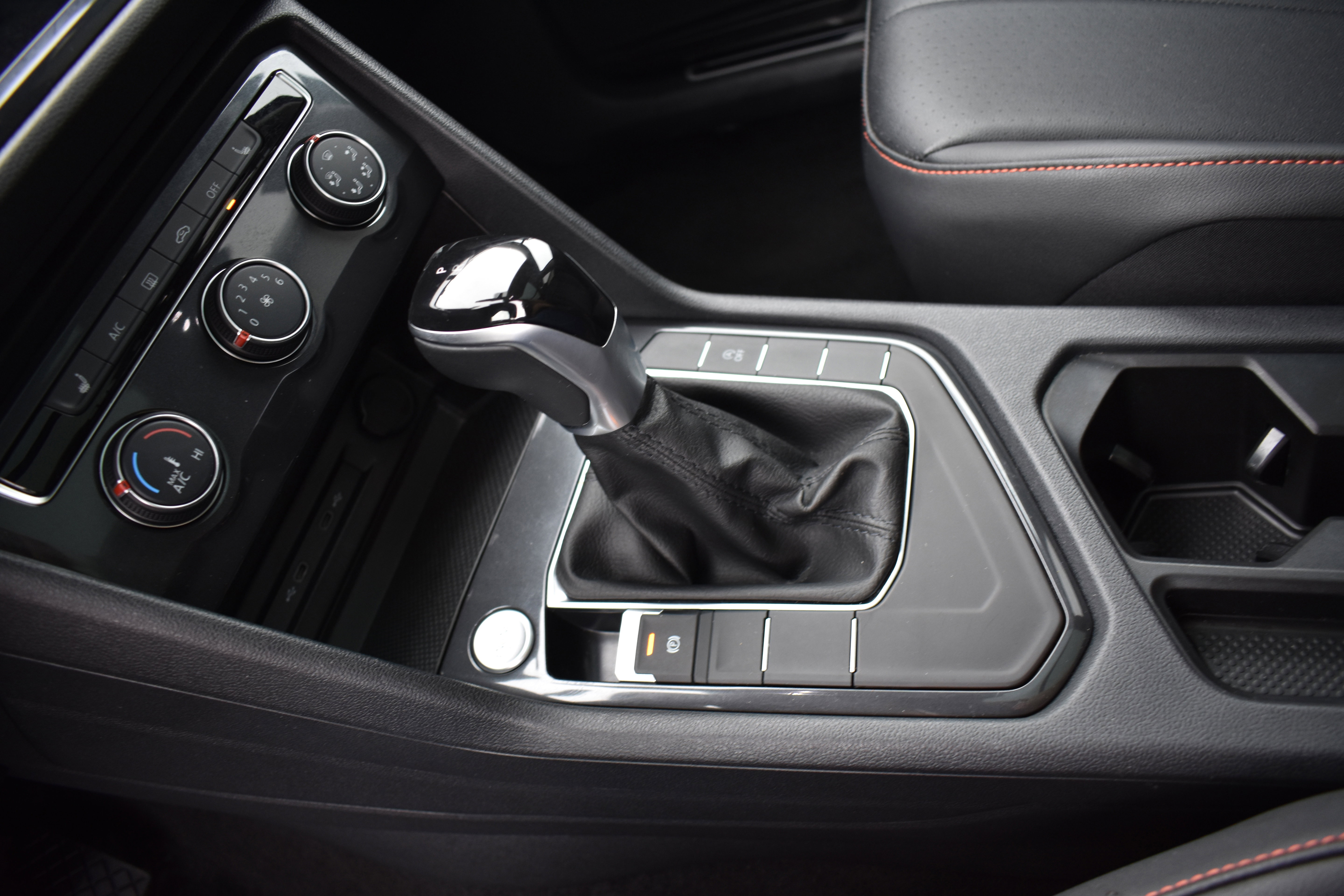 Used 2024 Volkswagen Tiguan Wolfsburg Edition image 20