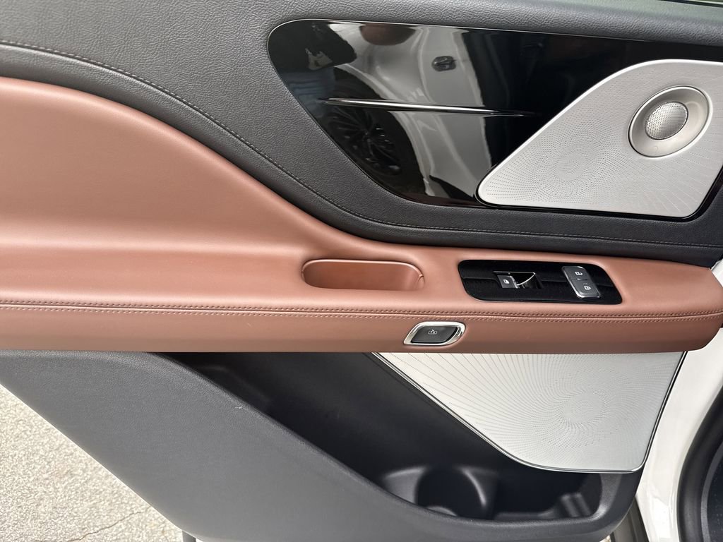 Used 2025 Lincoln Aviator Reserve w/ Equipment Group 201A AWD/4WD image 22