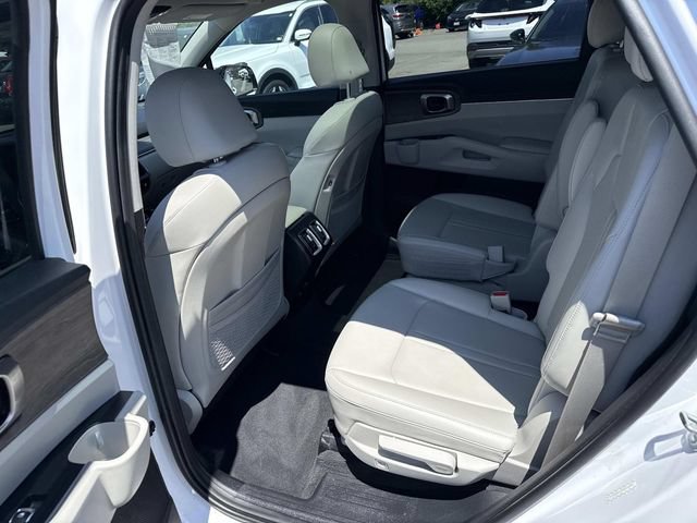 Used 2023 Kia Sorento EX w/ Panoramic Sunroof Package FWD image 17