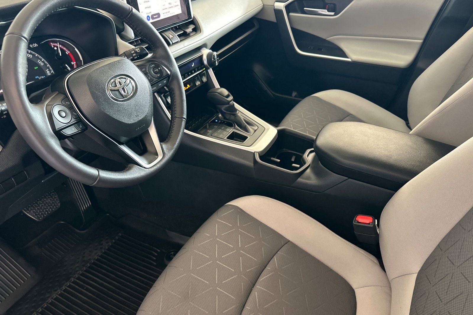 Used 2024 Toyota RAV4 XLE w/ Weather Package image 7