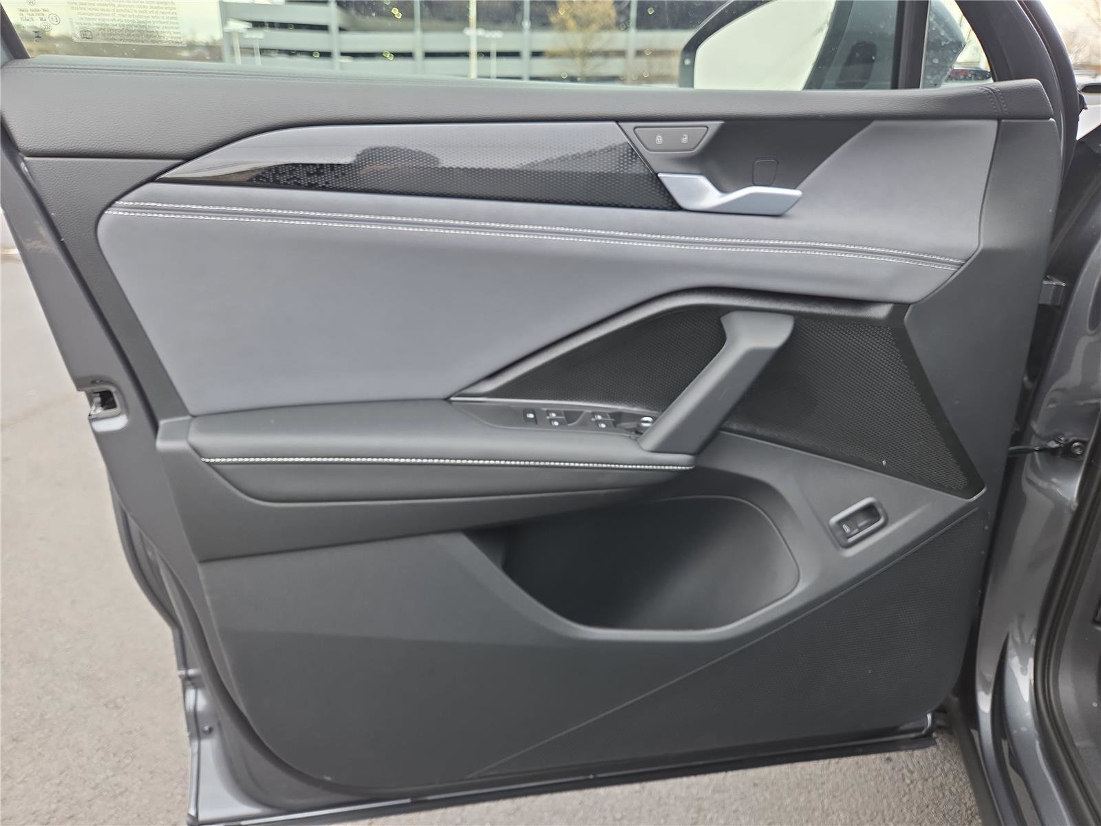 New 2026 Volkswagen Tiguan SE image 12