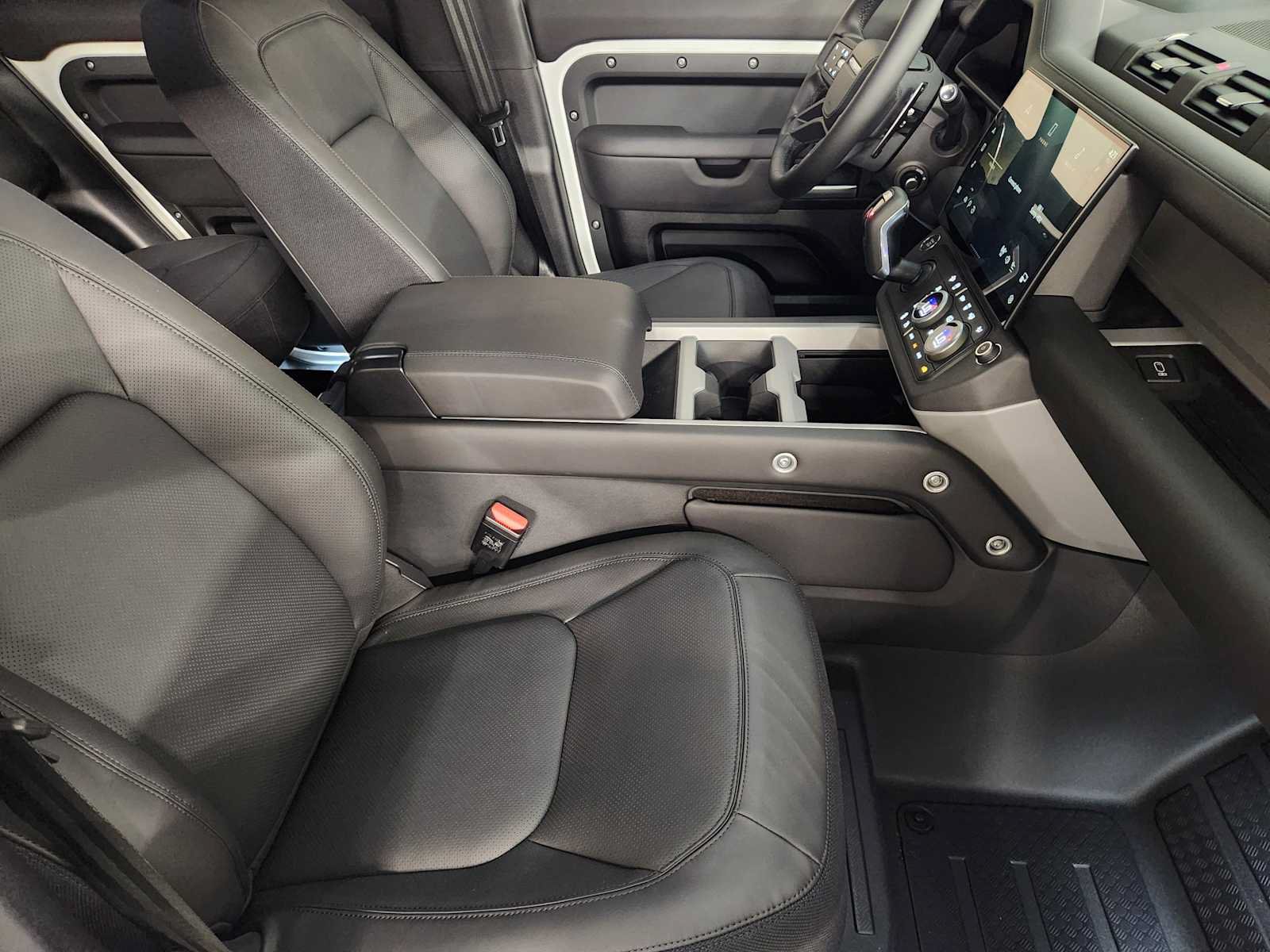 New 2026 Land Rover Defender 130 V8 AWD/4WD image 3