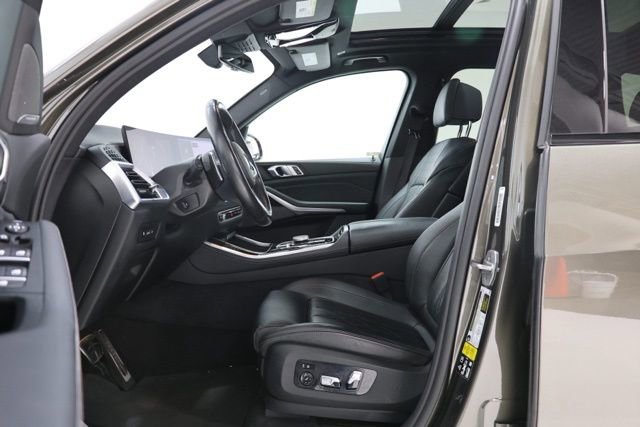 Used 2024 BMW X5 xDrive40i w/ M Sport Package AWD/4WD image 19