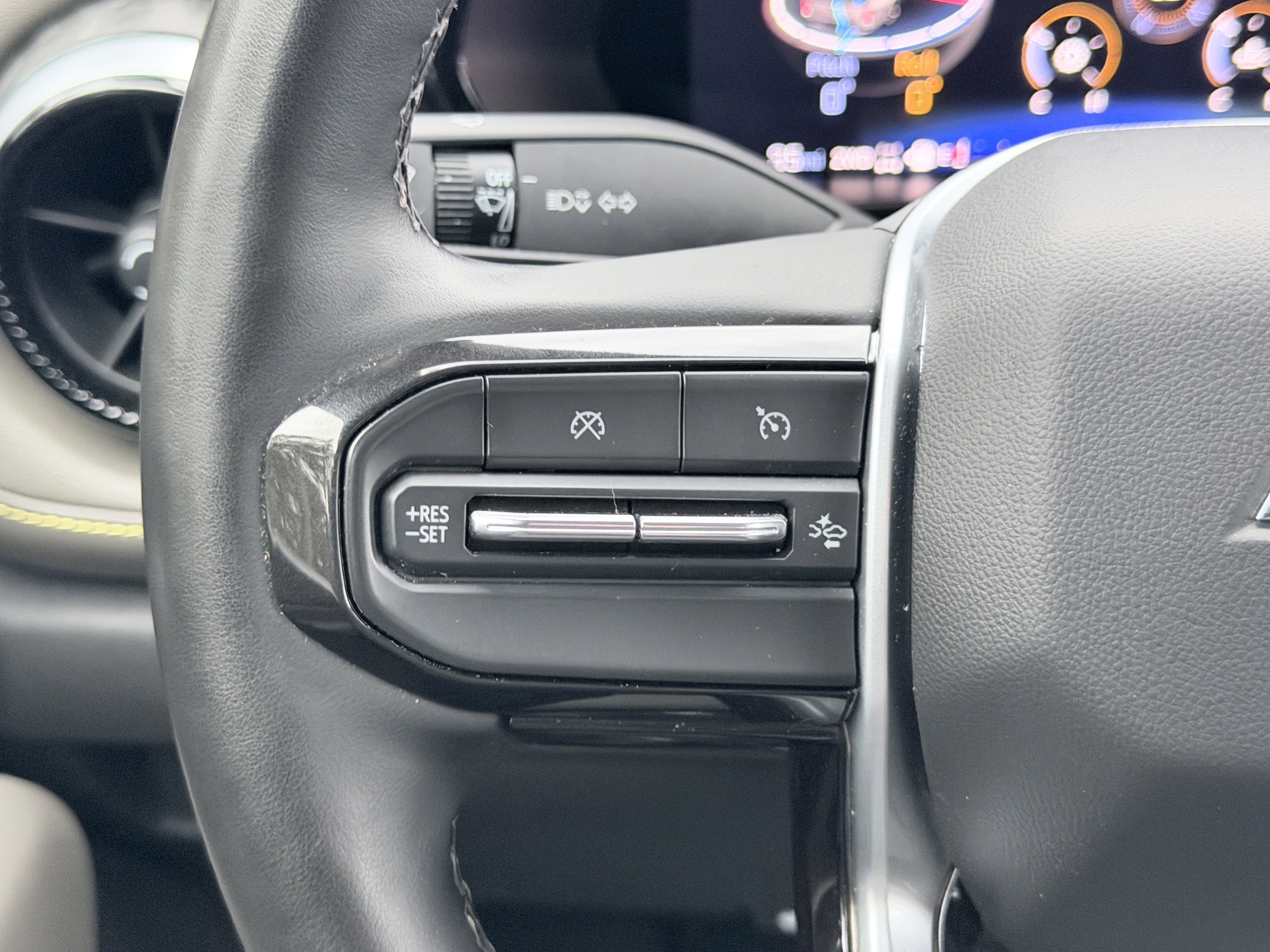 Used 2024 Chevrolet Colorado ZR2 w/ ZR2 Convenience Package III image 38