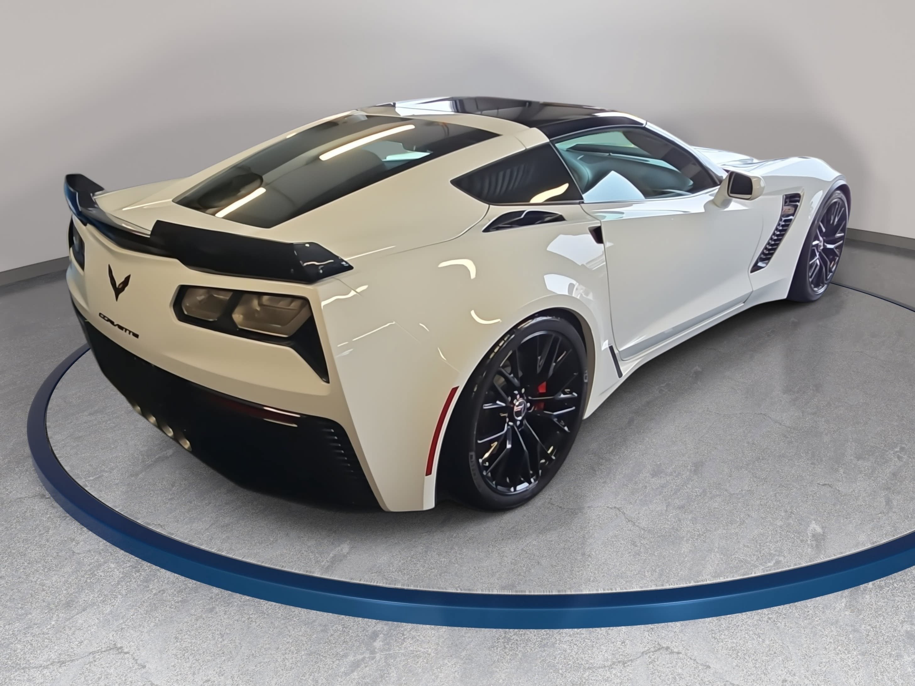 Used 2015 Chevrolet Corvette Z06 w/ 2LZ Preferred Equipment Group RWD image 5