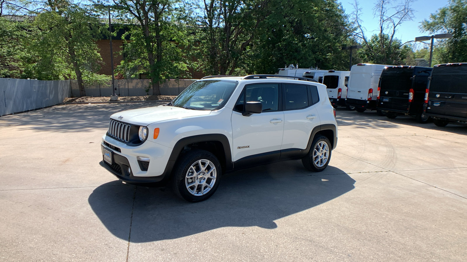 Used 2023 Jeep Renegade Latitude w/ Premium Group AWD/4WD image 1