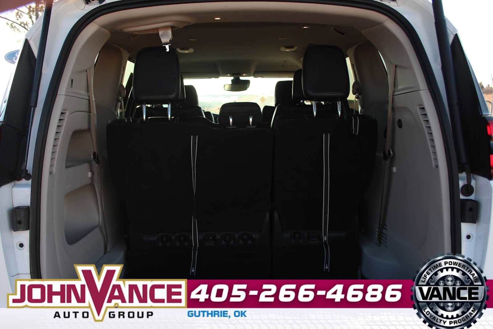 Used 2024 Chrysler Pacifica Touring-L image 9