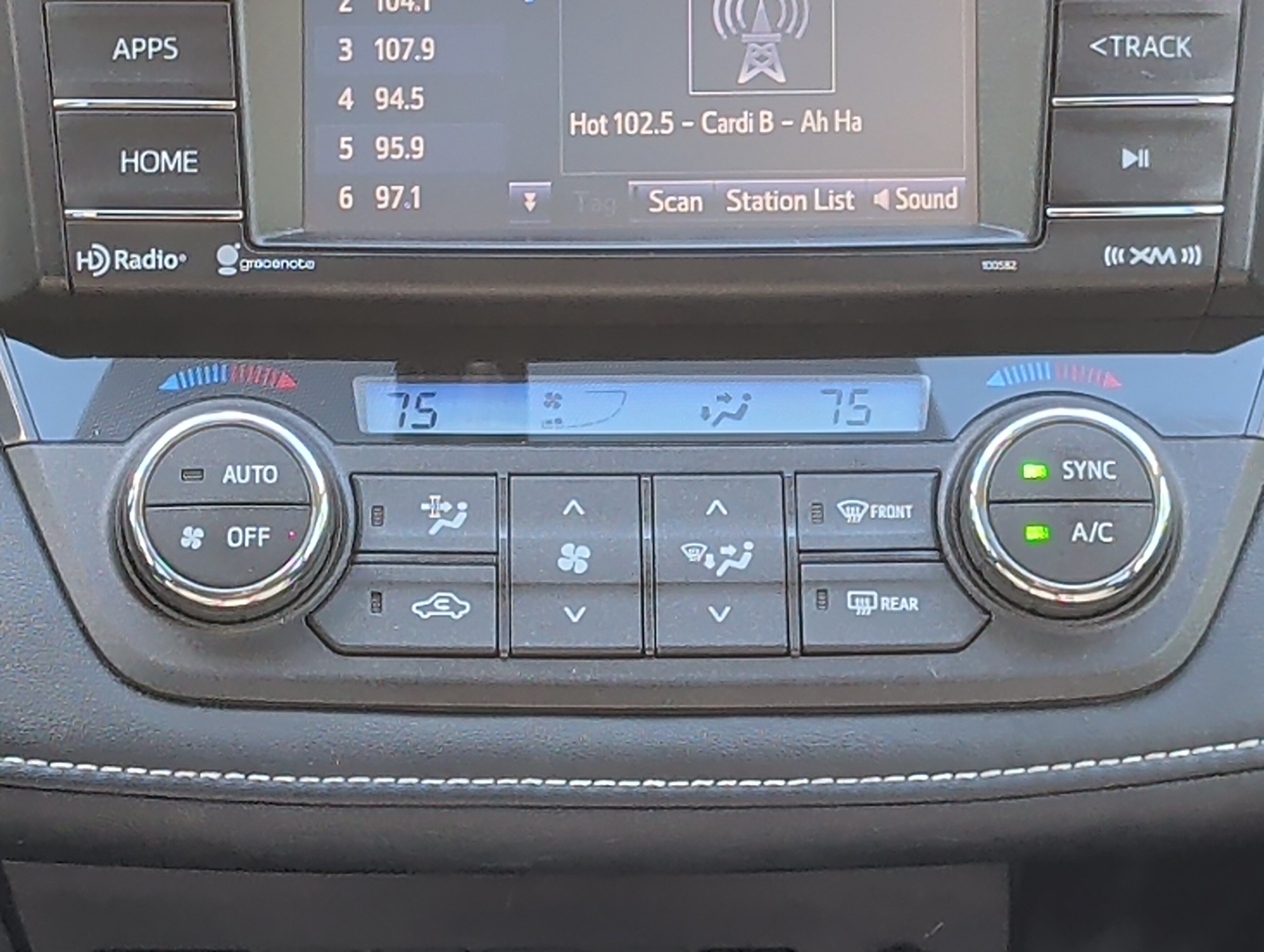 Used 2016 Toyota RAV4 XLE AWD/4WD image 24