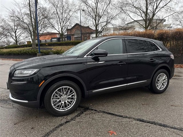 Used 2022 Lincoln Nautilus Reserve image 2