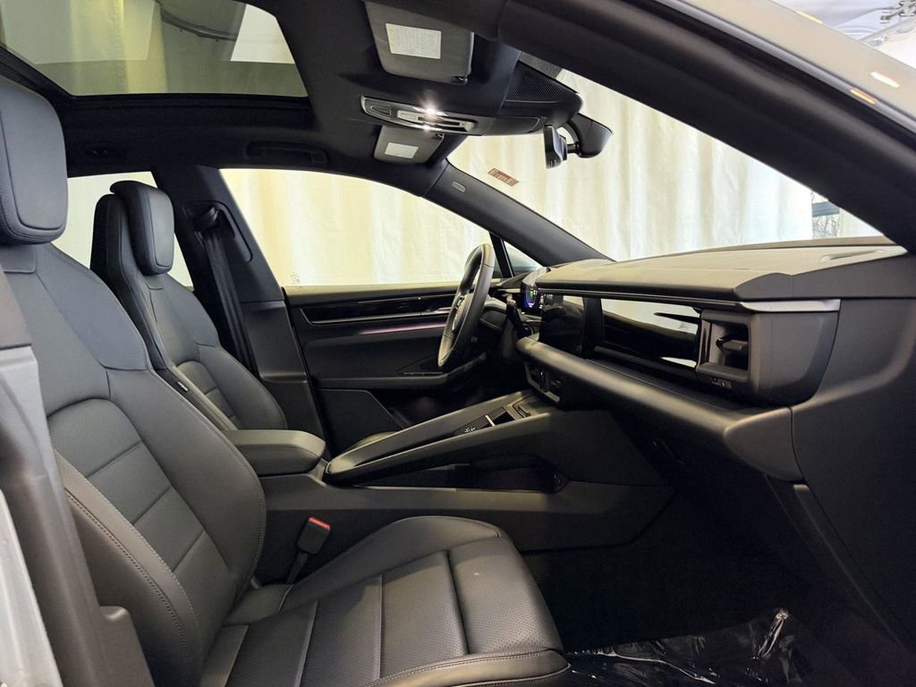 Certified 2025 Porsche Macan 4S Electric AWD/4WD image 16