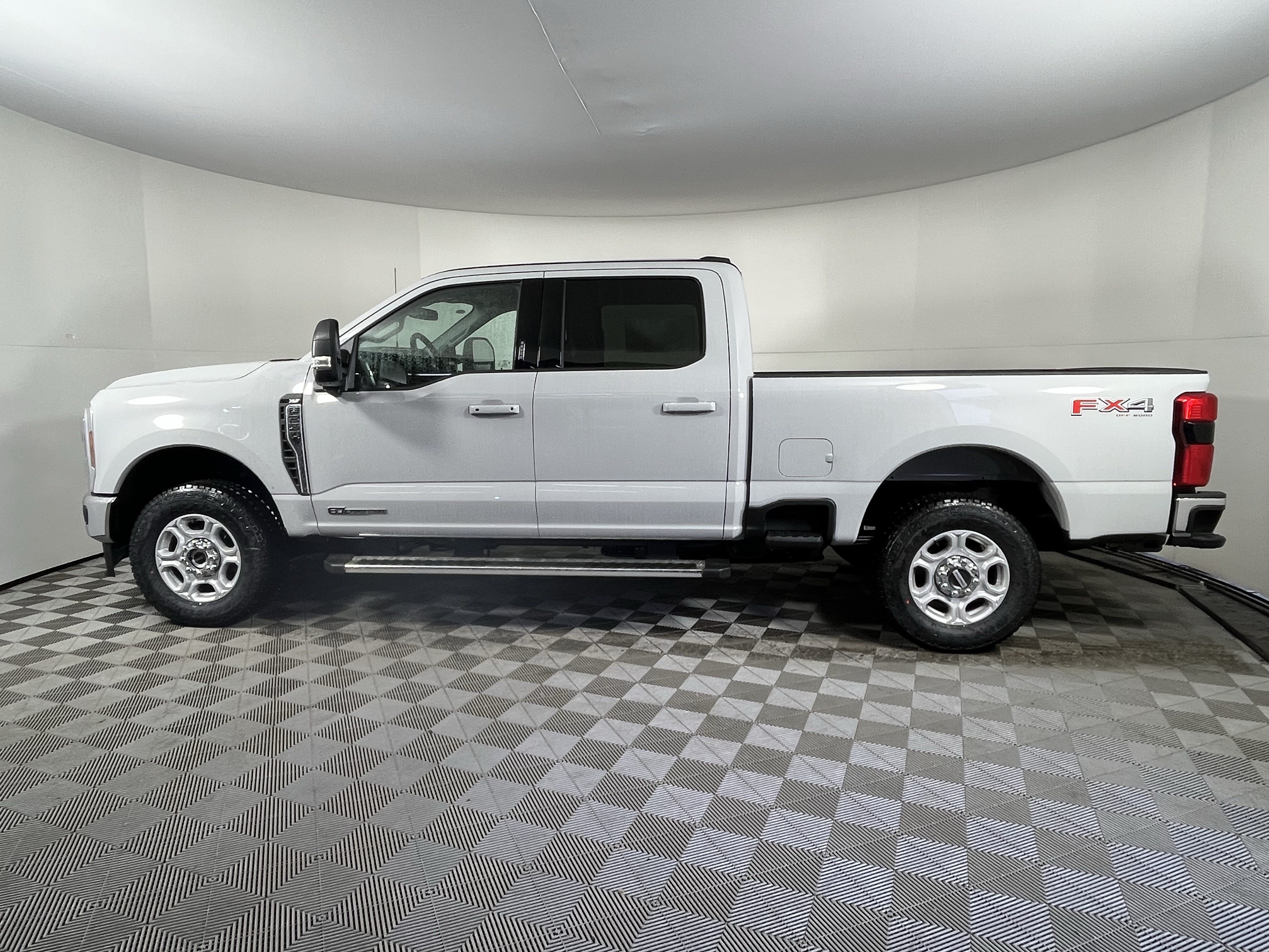 New 2026 Ford F250 XLT w/ XLT Premium Package AWD/4WD image 2