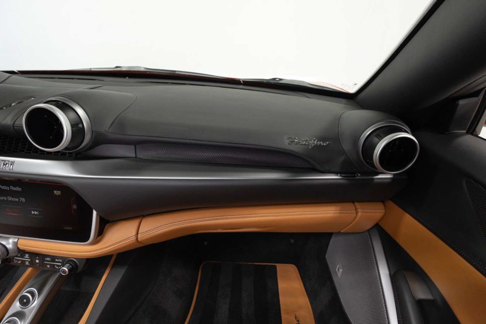 Used 2019 Ferrari Portofino RWD image 49