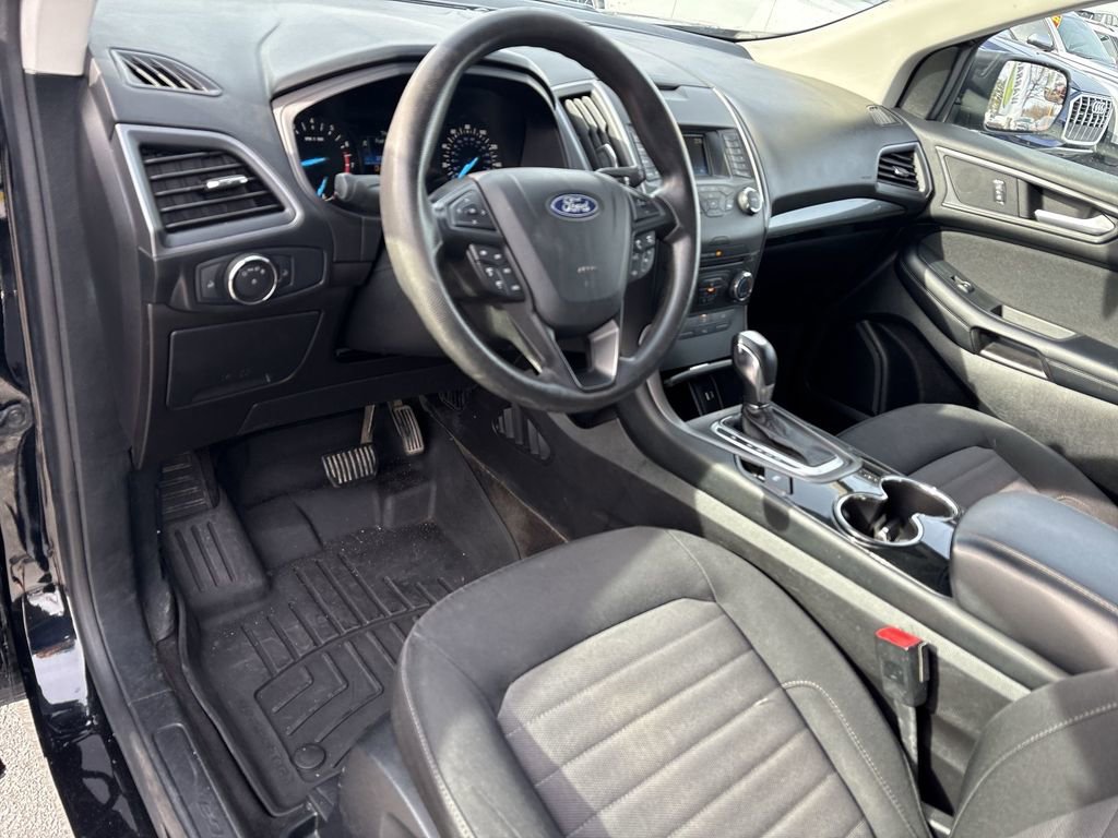 Used 2018 Ford Edge SE image 13