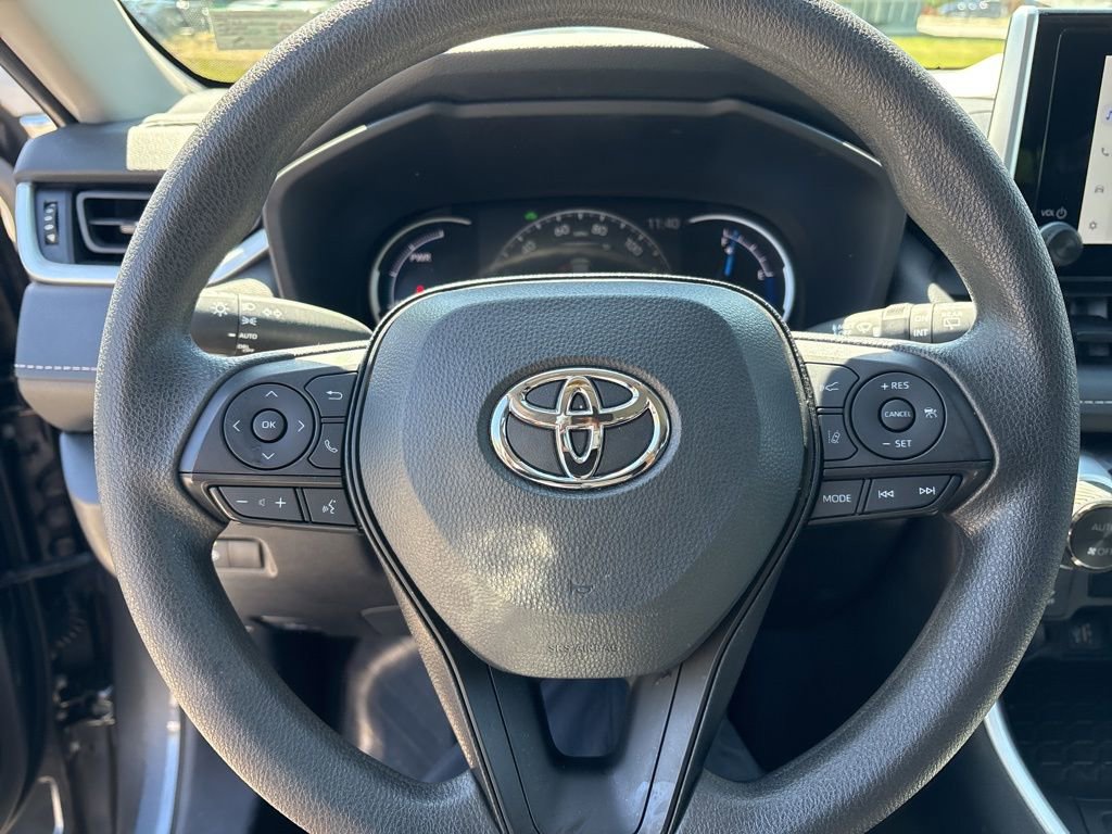 Used 2025 Toyota RAV4 XLE AWD/4WD image 47