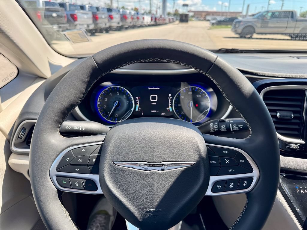 Used 2024 Chrysler Pacifica Touring-L FWD image 33
