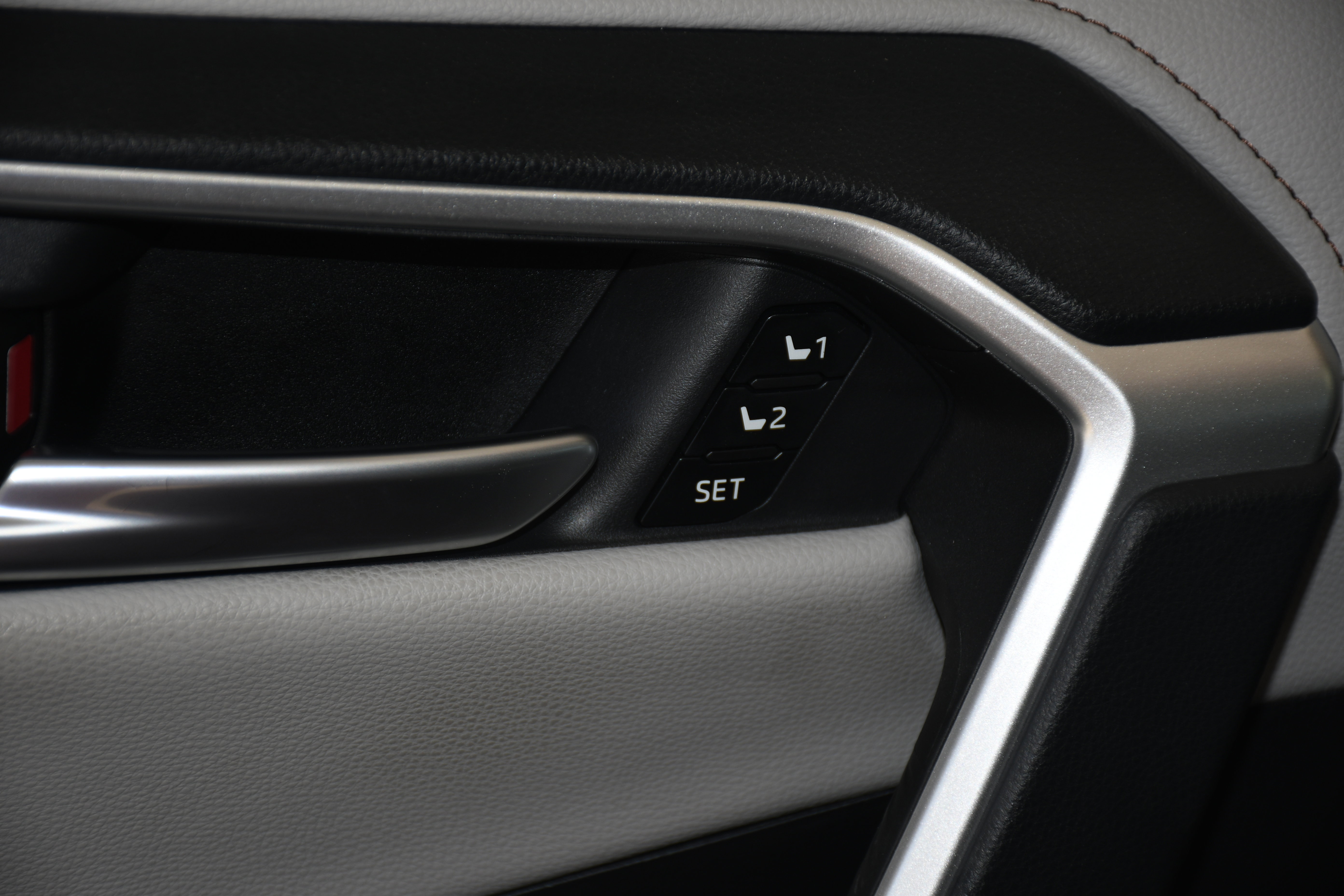 Used 2023 Toyota RAV4 Limited w/ Limited Grade Weather Package image 12