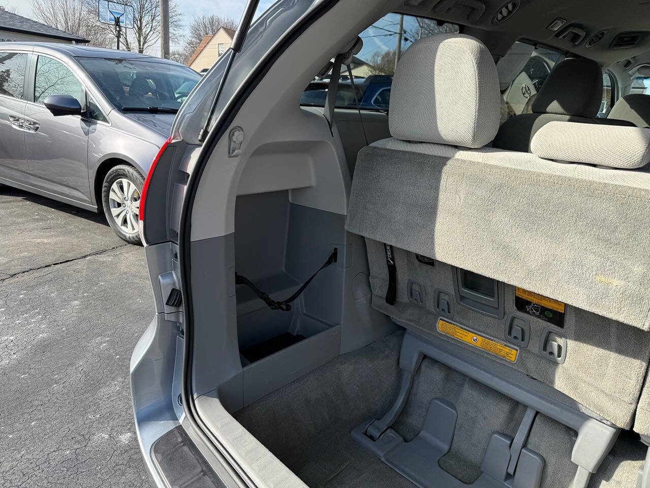 Used 2014 Toyota Sienna LE image 70