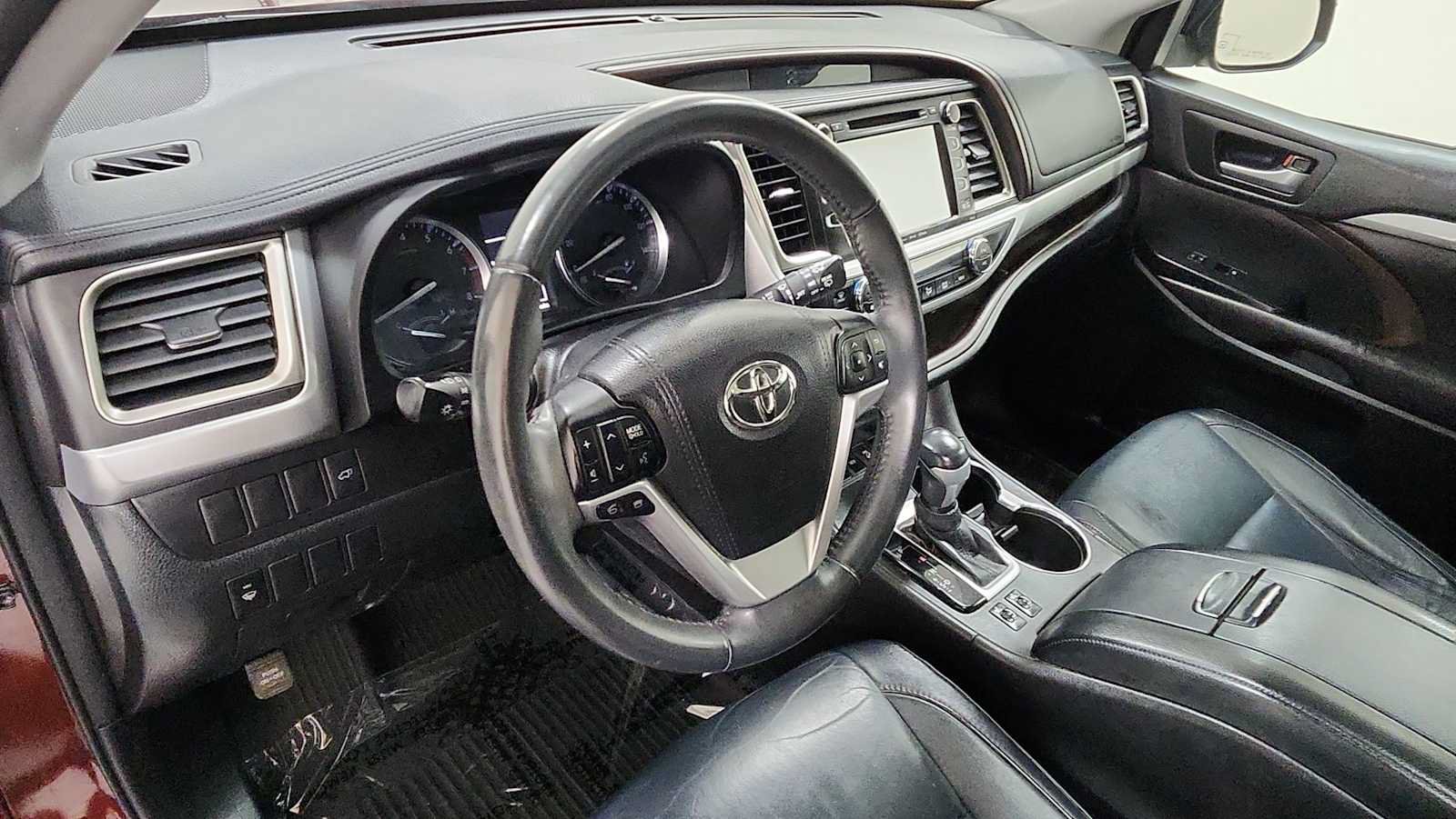 Used 2016 Toyota Highlander XLE AWD/4WD image 12